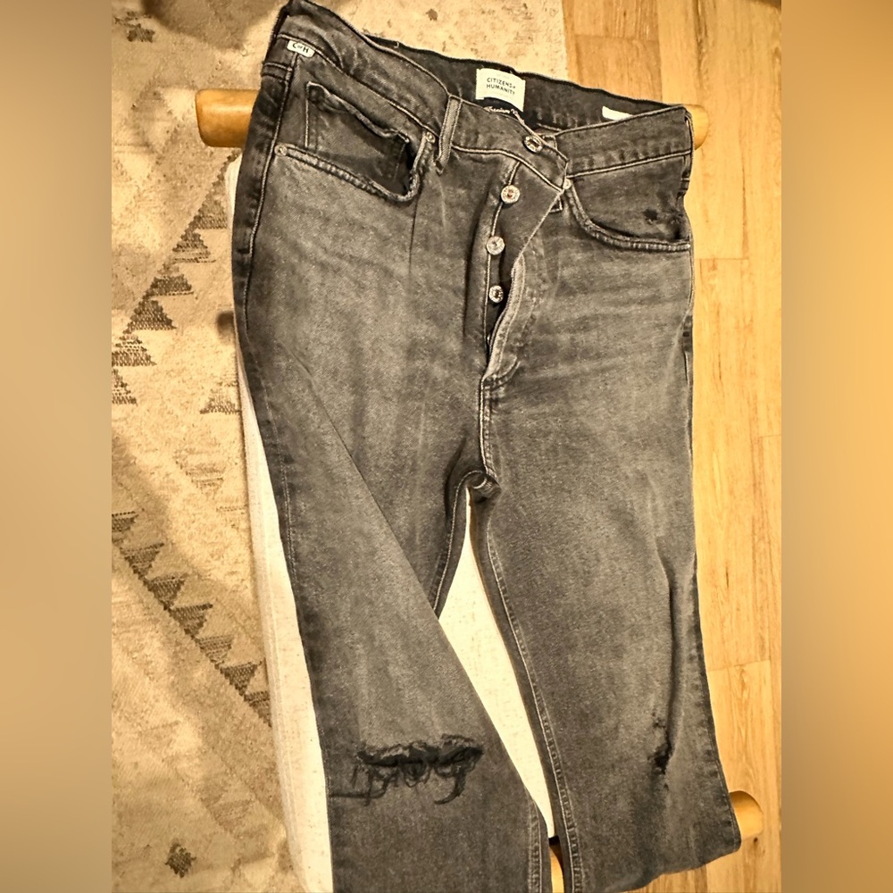 Citizens on Humanity Jolene grey distressed Jean. Size 27